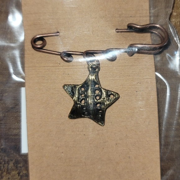 Brooch - Picture 3 of 3